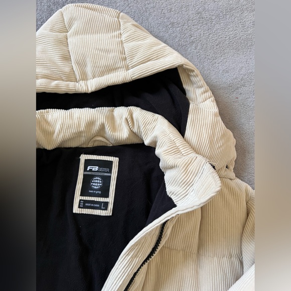 Cream Puffer - Picture 2 of 3